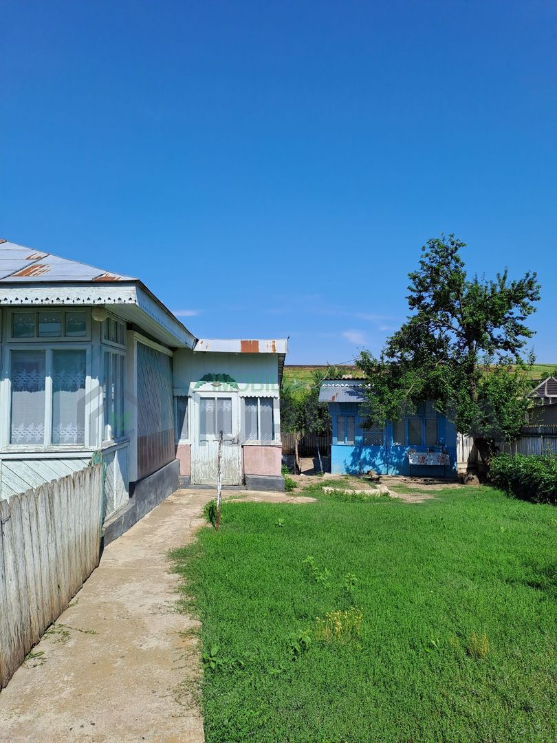 Vând teren plus casă bătrâneasca - Poză 3