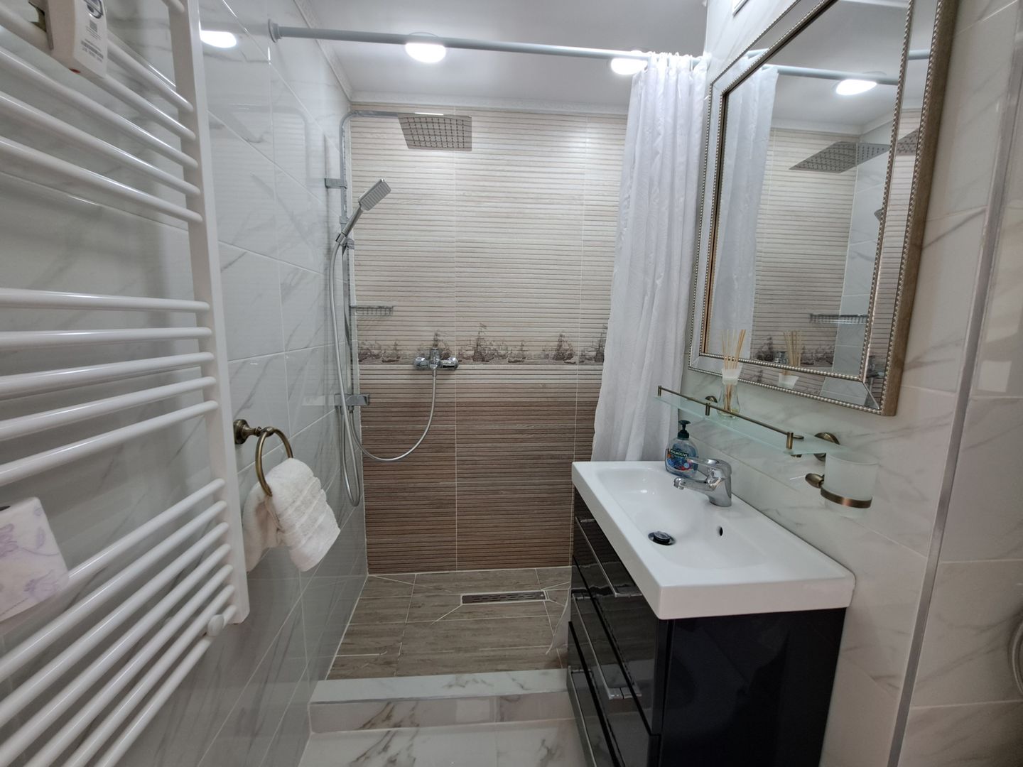 Apartament cu 2 camere - str. Luica - Poză 11