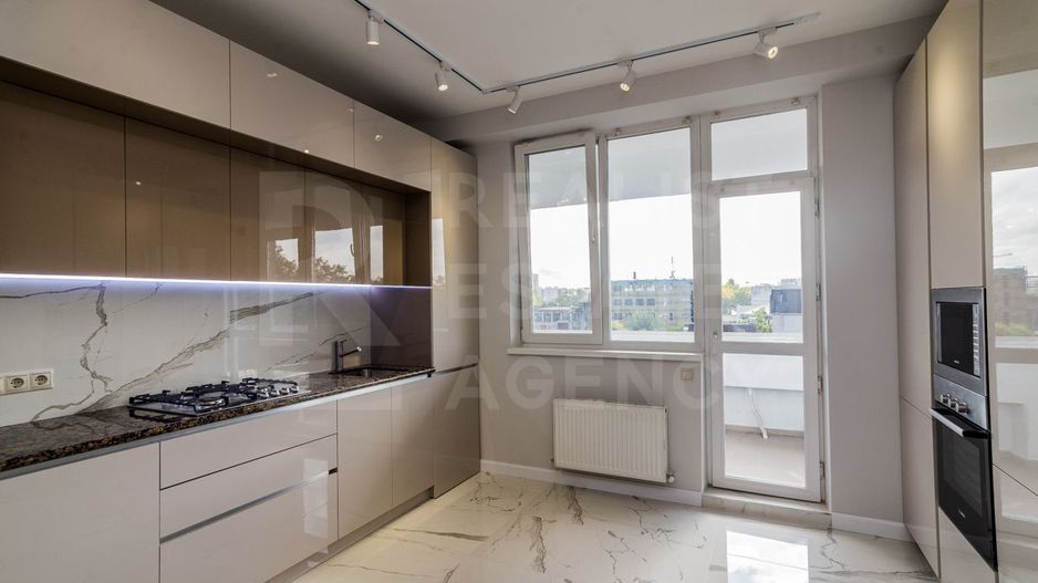 Chirie, apartament, 3 camere, str-la 31 August 1989, Centru - Poză 2