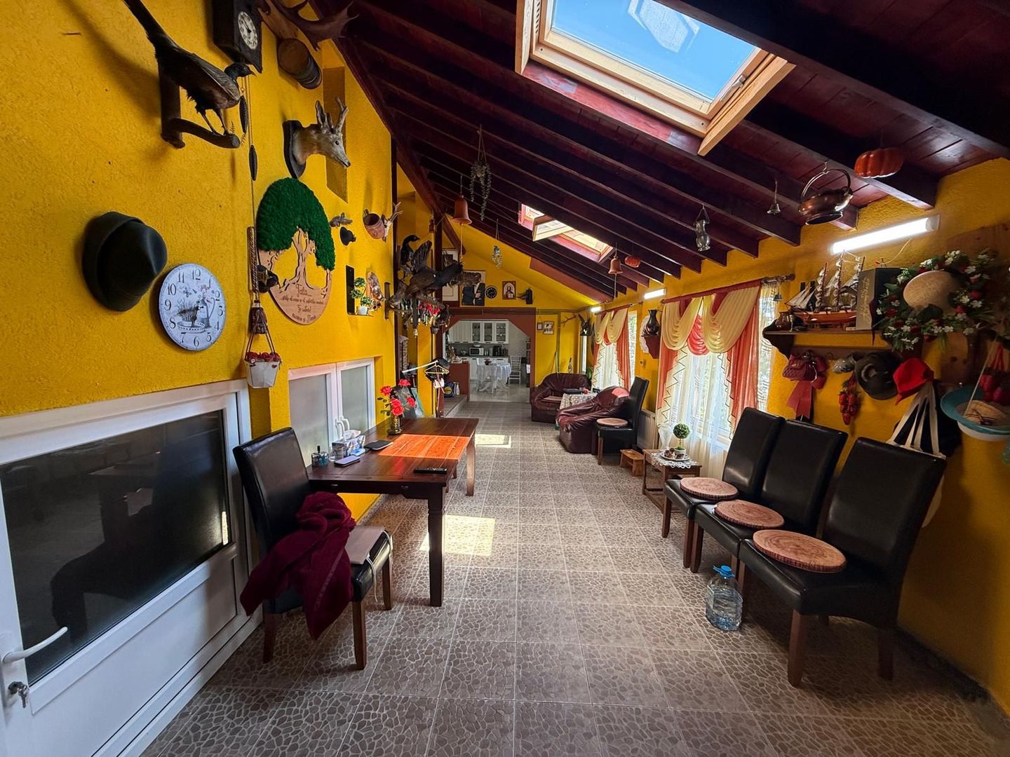 Vila S+P+1,+ garaj inchis + terasa si teren intravilan 6300 mp - Poză 5