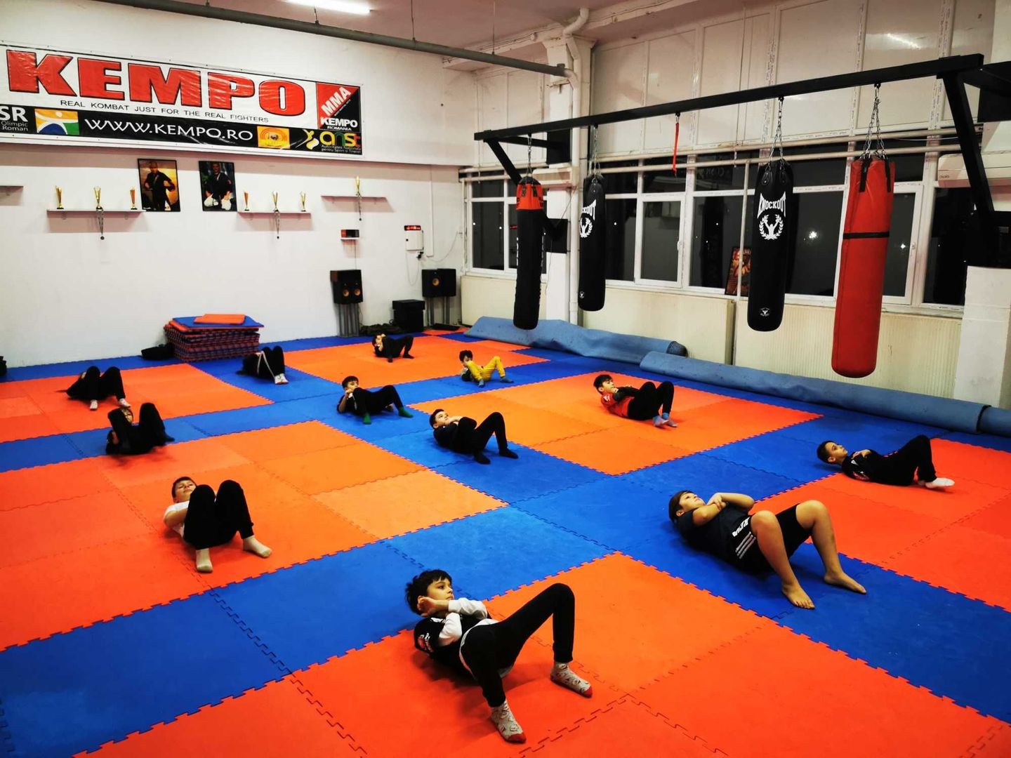 Sala de inchiriat ideala pentru activitati sportive, dansuri, etc - Poză 1