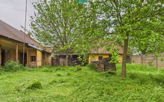 Casă de reabilitat pe teren generos- Comuna Variaș - Poză 9