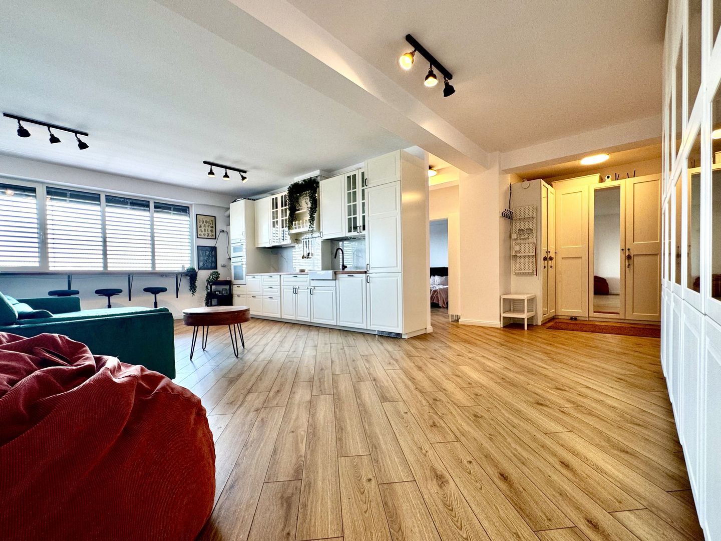 Apartament penthouse, cu terasa generoasă, la intrare in Giroc - Poză 2
