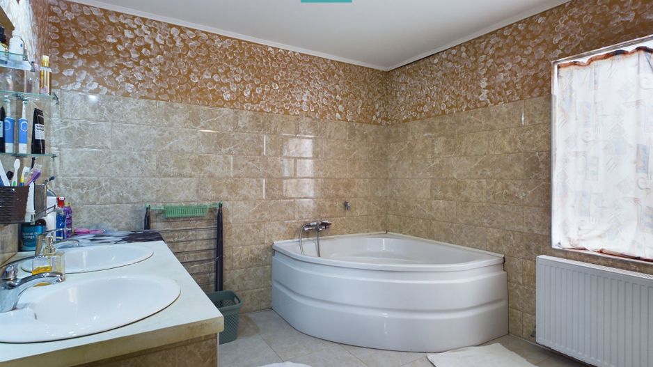 Casă cu 5 camere în Nădlac - Poză 9