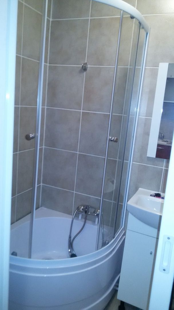 Garsoniera renovata, baie proprie, mobilata - Micro 40, langa Mall - Poză 7