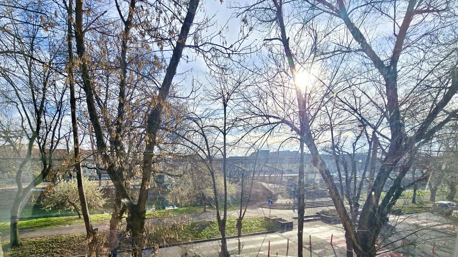 Un apartament care îți oferă orașul la un pas și vedere la Bega - Poză 21