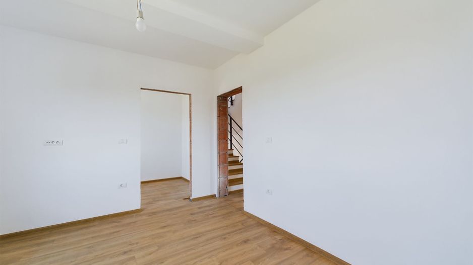Duplex elegant cu 3 dormitoare în Ghiroda - Poză 3
