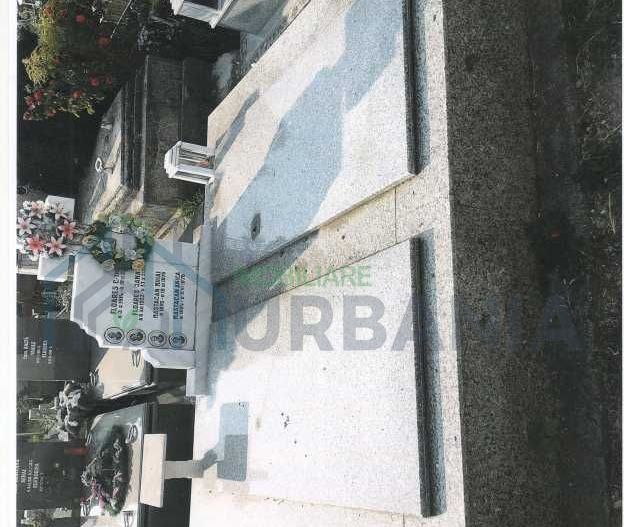 Vânzare două locuri de veci în Cimitirul Central Bacău - Poză 1
