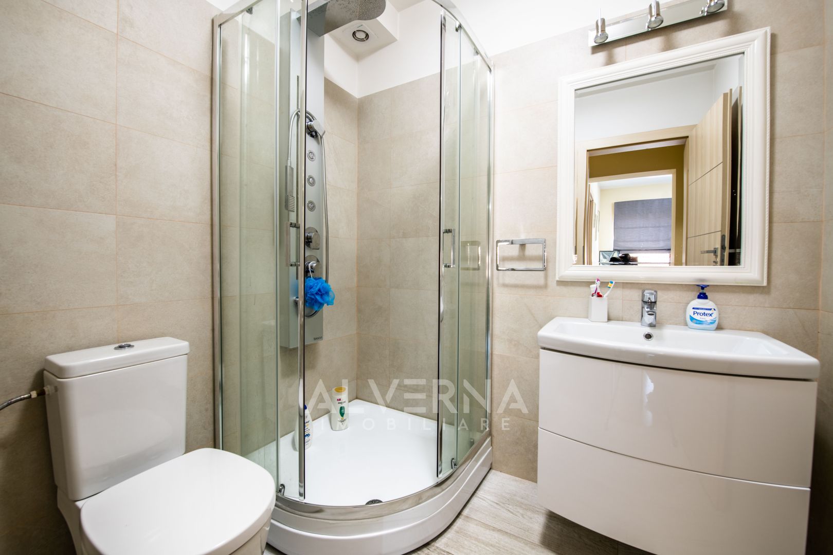 Casa individuala, 219mp, 5 camere, 4 terase, curte, zona Dambul Rotund - Poză 40