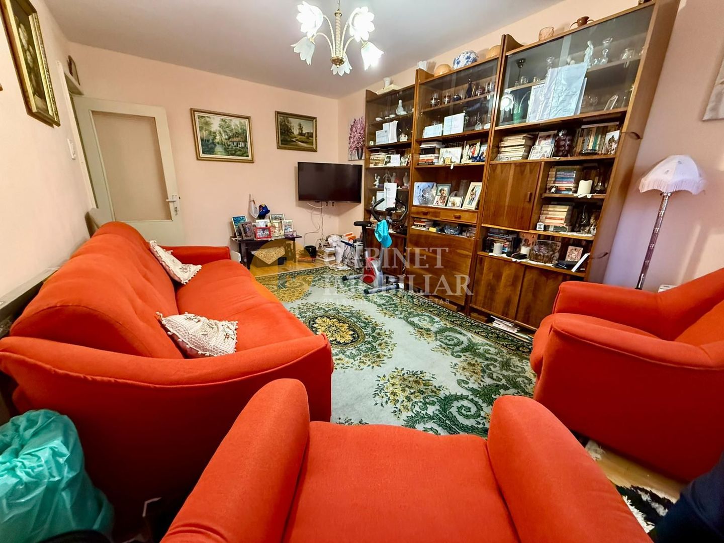 3 CAMERE DECOMANDAT--ETAJ 1--MOBILAT+UTILAT--ZONA FOARTE BUNA - Poză 1