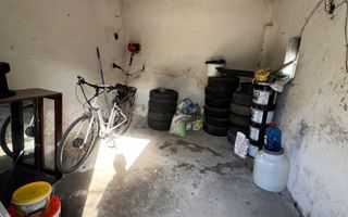 Casă de vânzare în Călanul Mic –  2 clădiri, curte, grădină, garaj - Poză 7