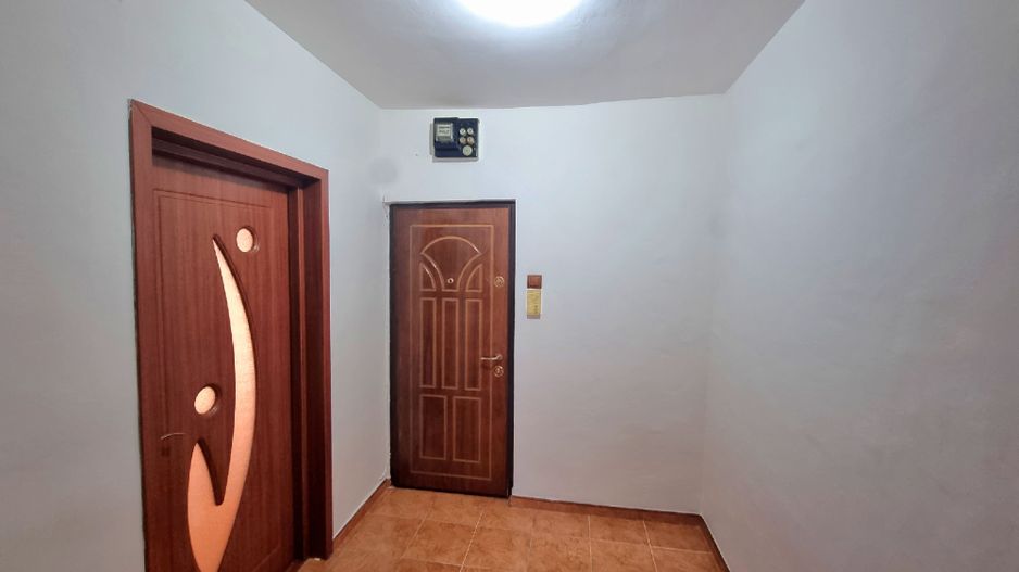 2 camere, 57 mp., Calea Martirilor, et.5/10, lift, termoizolație - Poză 2