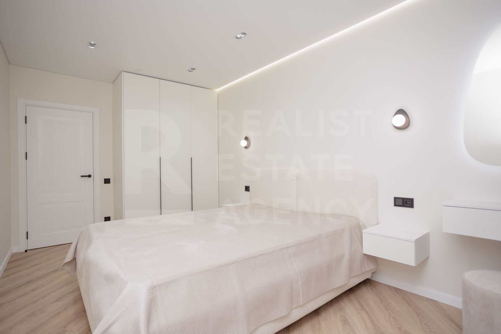 Vânzare, apartament 2 dormitoare,saloncomplexul Exfactor, Vasile Lupu - Poză 4
