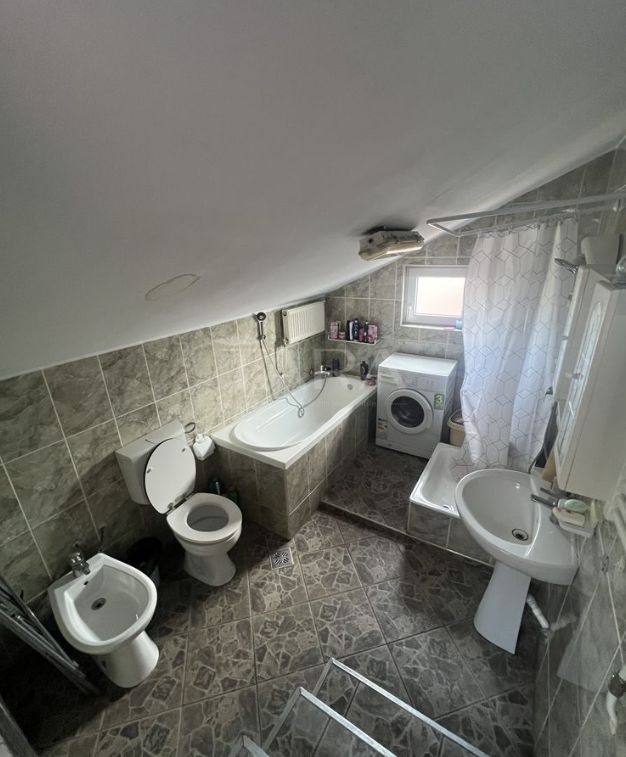 Casă cu 4 camere, ideala pentru familie, teren propriu. - Poză 7