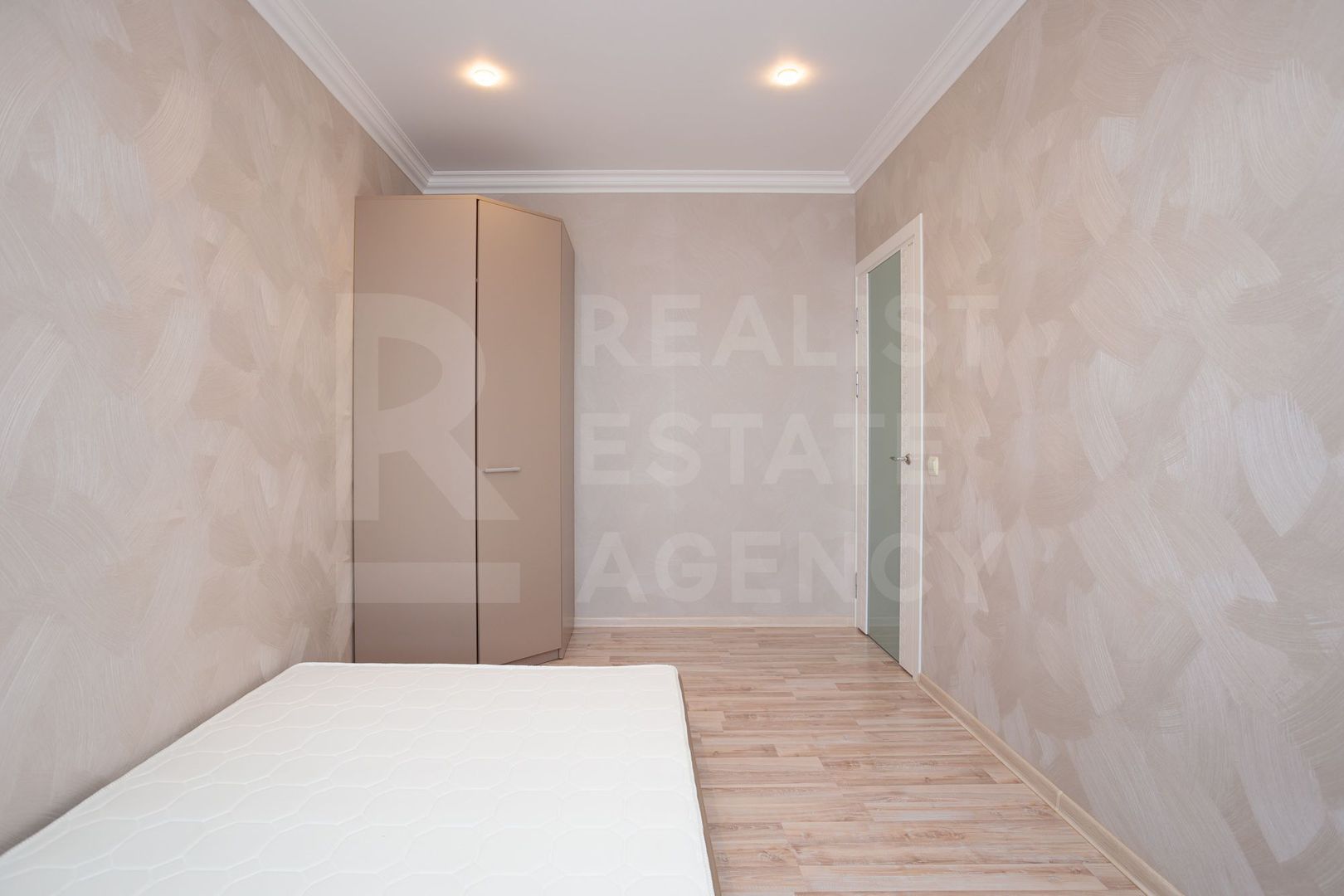 Chirie, apartament, 4 camere, str. Bucureşti, Centru - Poză 12