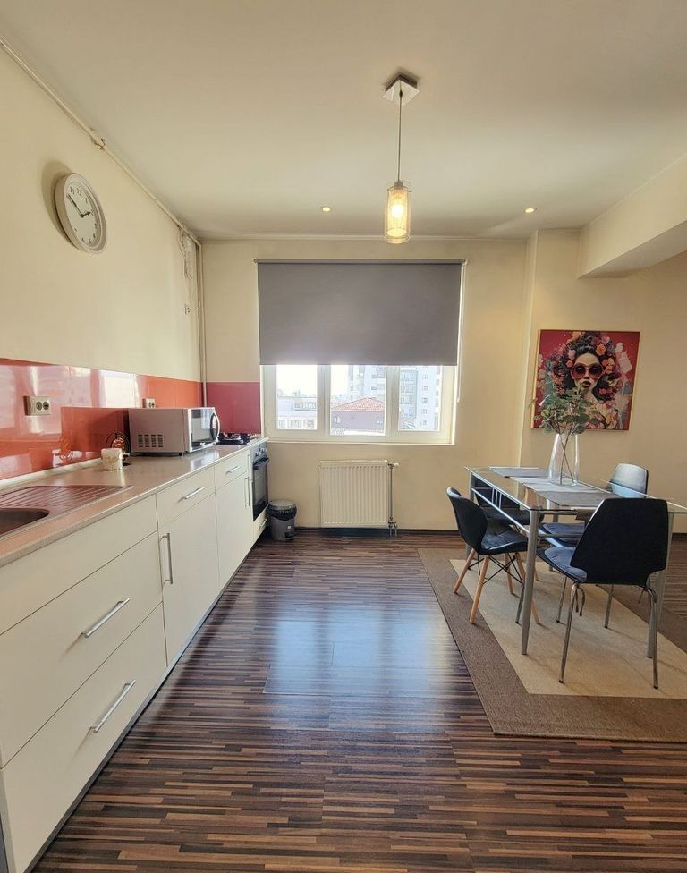 Închiriez apartament 2 camere, Decebal, openspace, parcare inclusă - Poză 4