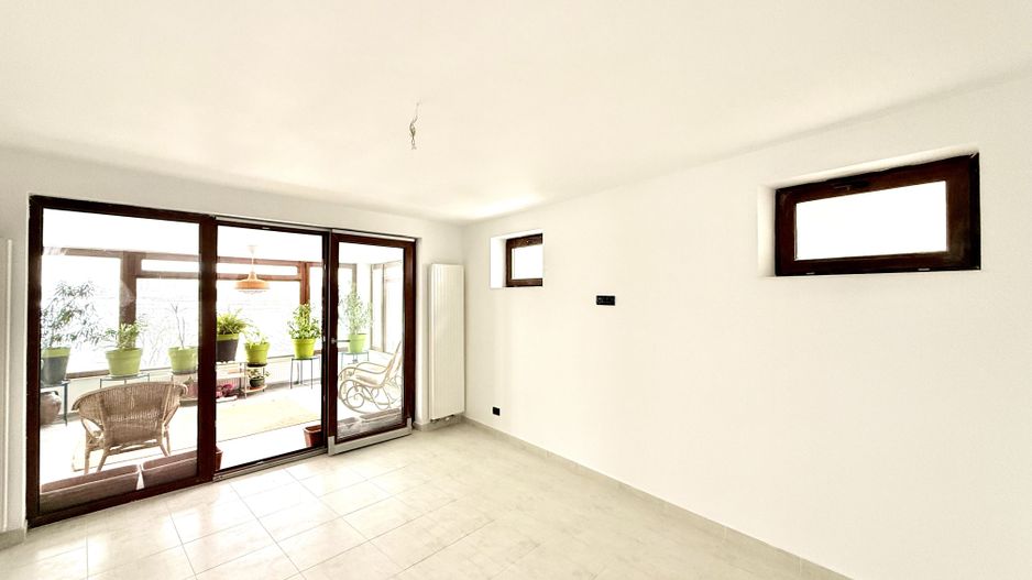 Doua etaje in vila pe malul lacului Grivita birouri rezidential - Poză 11