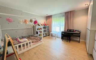Vila cu arhitectura modera, intr- o oaza de liniste - Poză 9