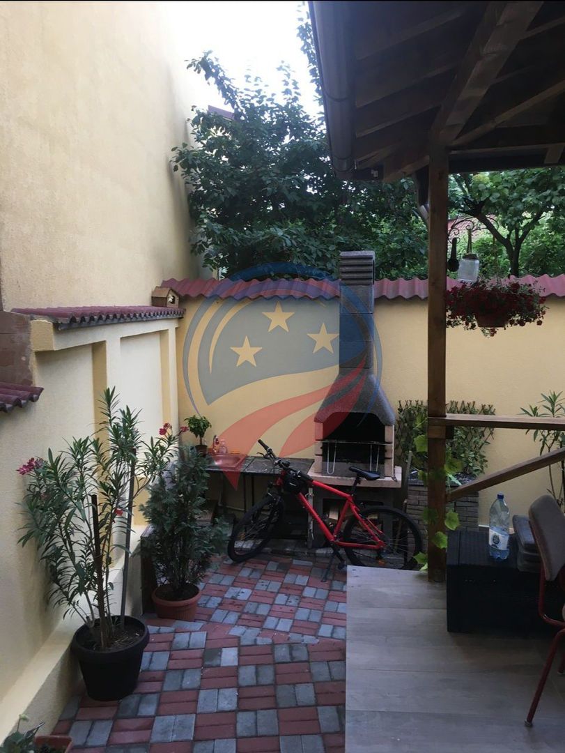 Casa moderna alcatuita din trei apartamente, zona Rovine - Poză 15