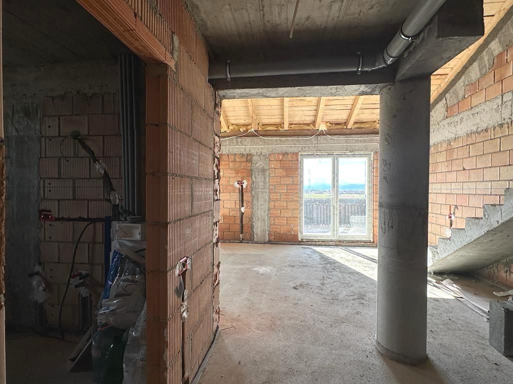 Apartament cu 3 camere cu terasa de 20 mp zona Sanpetru - Poză 9