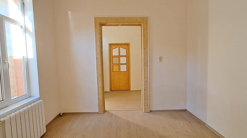 Tineretului, 350 m metrou, casa 2 camere + curte, pretabila investitie - Poză 6