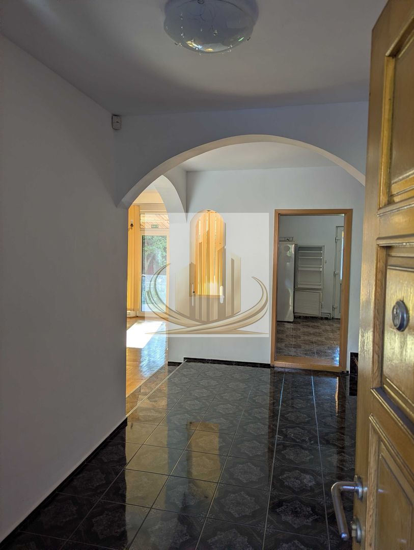 Vilă pentru Activități Comercia –5 Camere, Curte500 MP – Zona Aradului - Poză 5