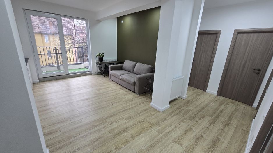 Apartament 3 camere,2 terase,2 băi,95mp,zona Centrală - Poză 1