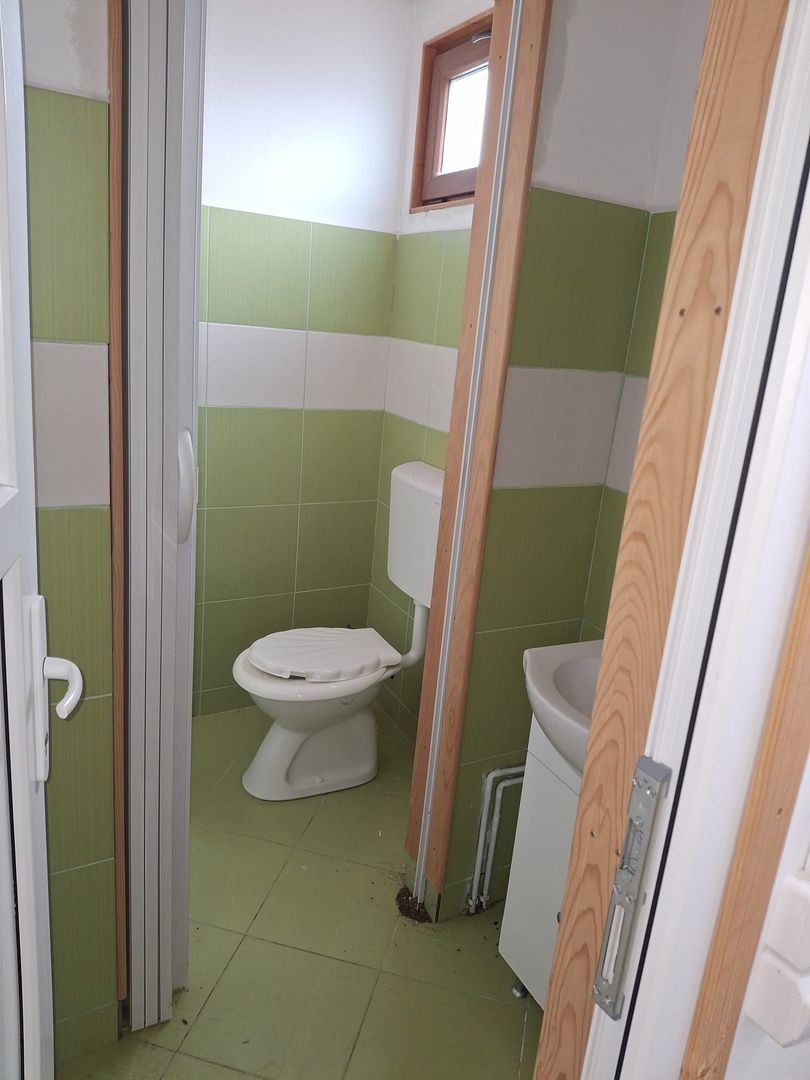 Casa cu 15 camere de vanzare in Bazna, Sibiu ( azil, pensiune) - Poză 7