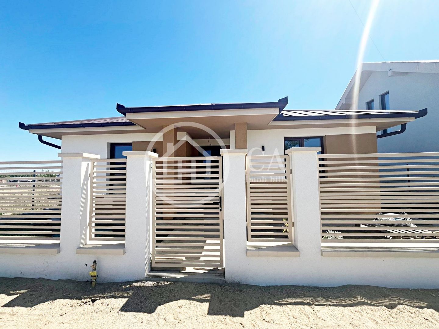 Casă de vânzare cu 3 camere in Cihei, Bihor - Poză 1