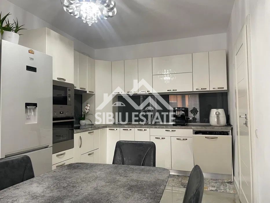 Casa 4 Camere 2 Bai Balcon si Terasa 21mp, mobilata si utilata - Poză 5