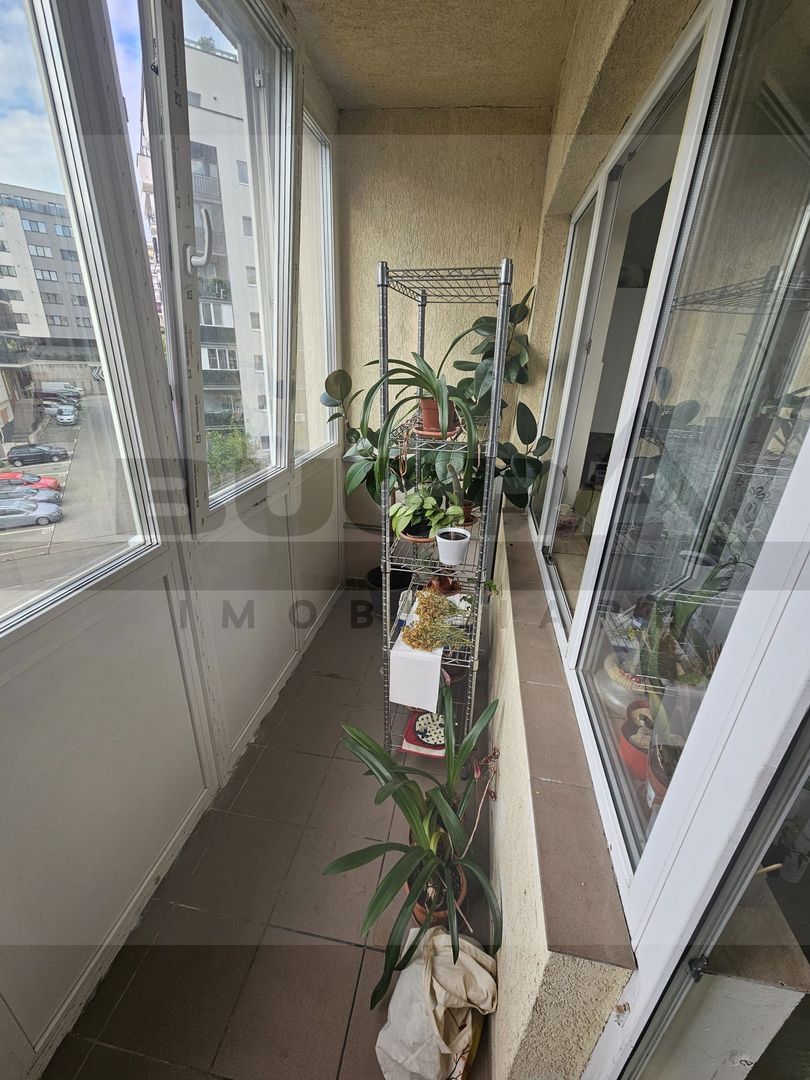 Apartament cu 2 camere, 50 mp, etaj intermediar, parcare, zona Pertrom - Poză 4
