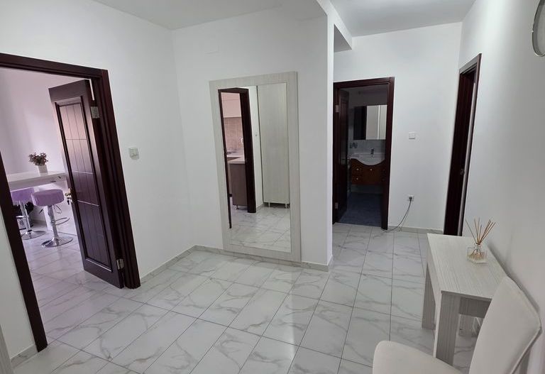 Apartament 2 camere, decomandat, Cetate, Kaufland - Poză 1