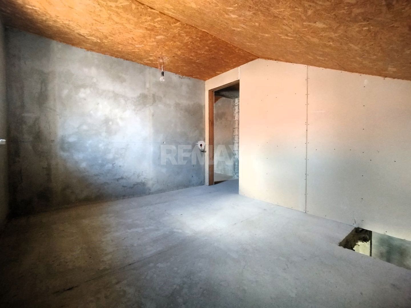 Locuință de 74 m² în Chetrosu, aproape de traseul R2 – potrivită de amenajare după propriul gust - Poză 11