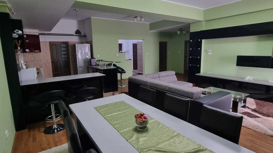 Vand apartament 90 mp in micro 17, Independentei - Poză 2