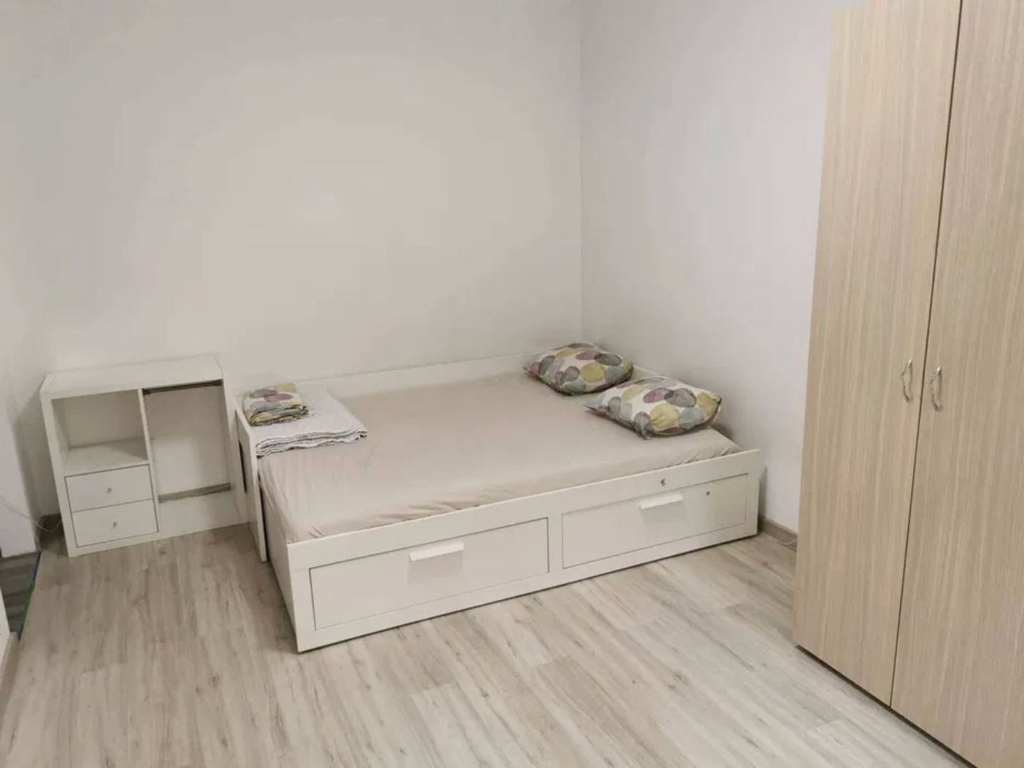 GARSONIERA BUCATARIE INCHISA, BLOC NOU, MOBILAT/UTILAT MODERN, CURAT - Poză 2