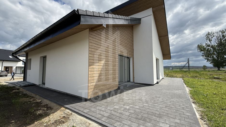 Casă pe un singur nivel INDEPENDENTĂ ENERGETIC - Cartier NOU - Poză 2