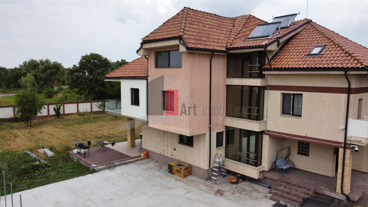 VIla 11 Camere Cernica - Poză 2