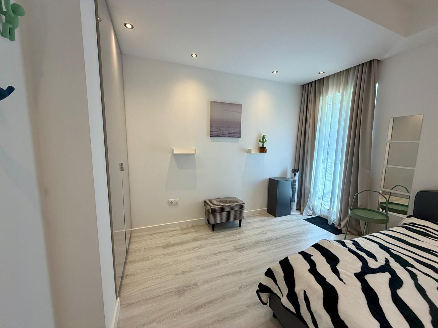 COSMOPOLIS - Apartament cu 3 camere si gradina, mobilat si utilat. - Poză 7