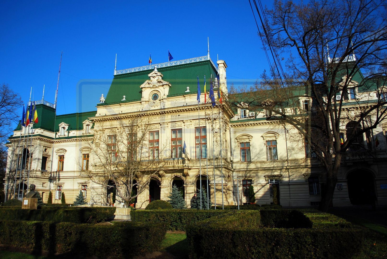 Supercentral- cladire birouri-activitate medicala- horeca - Poză 1