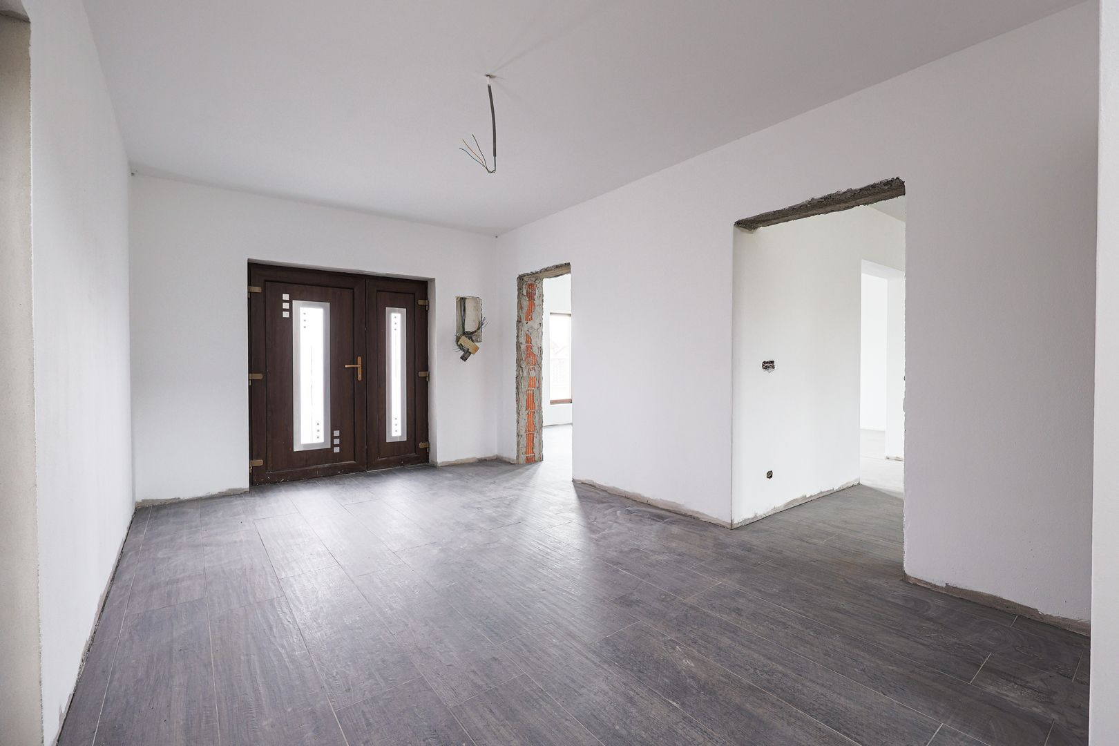 Casă nouă, impunătoare și luminoasă, construită cu griijă la detalii. - Poză 8