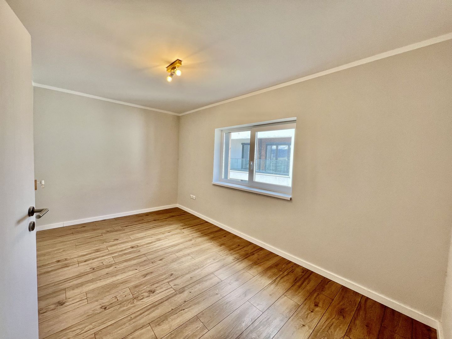 Apartament 3 camere, 71 mp utili + balcon  - etaj 1, finisat la cheie - Poză 6