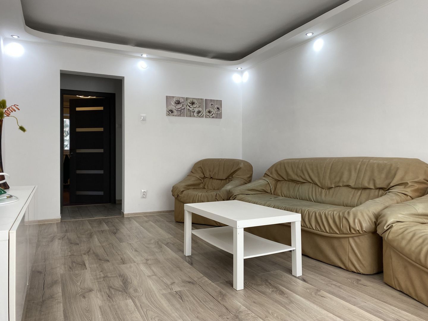 Etajul 1! VAnzare apartament cu 3 camere in Targoviste - micro 11 - Poză 2