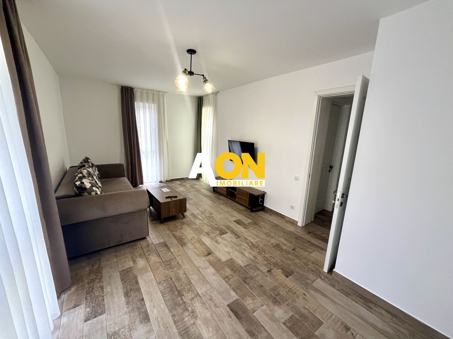 Apartament cu 2 Camere, Etaj 1, Bloc Nou,  Zona Centru - Poză 4