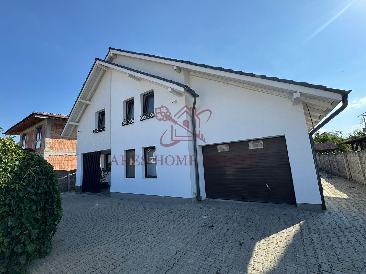 Casă individuală, 5 camere, garaj si curte, comision 0 - Poză 1