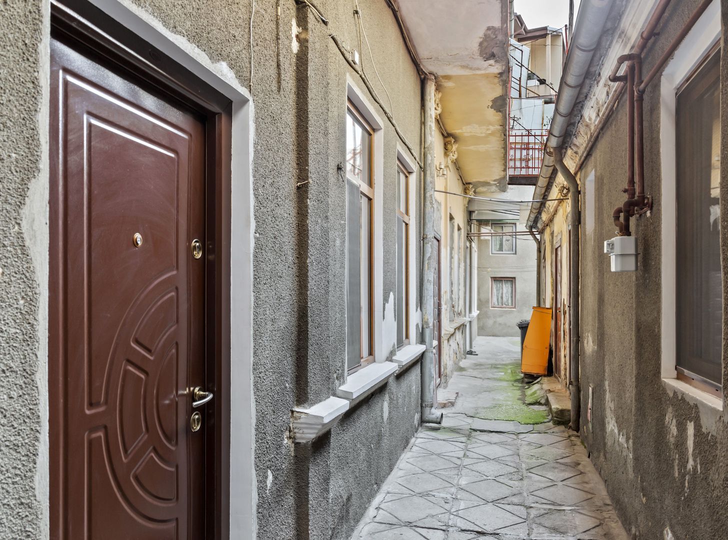 Vindem apartament la curte aproape de parcul Carol - Poză 4