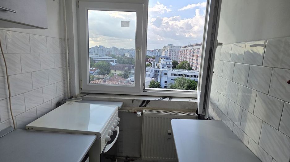 Vedere panoramica spre apus // spatioasa // imobil renovat - Poză 5