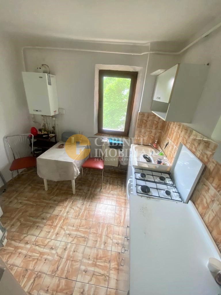 Etaj 3 apartament cu 3 camere zona Pod Ros - Poză 3