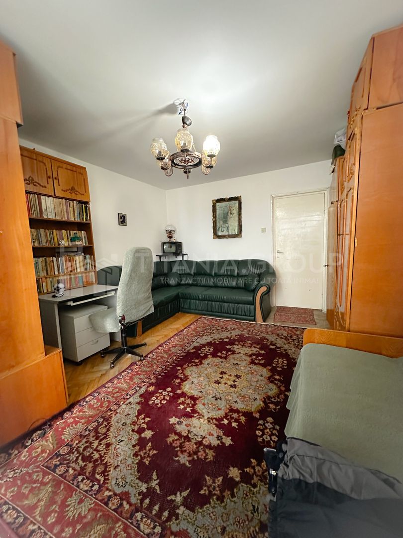 Garsonieră de vânzare în Bd. Victoriei cu vedere spre Tampa - Poză 2