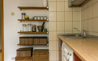 Apartament renovat cu 2 camere langa metrou de închiriat - Poză 17
