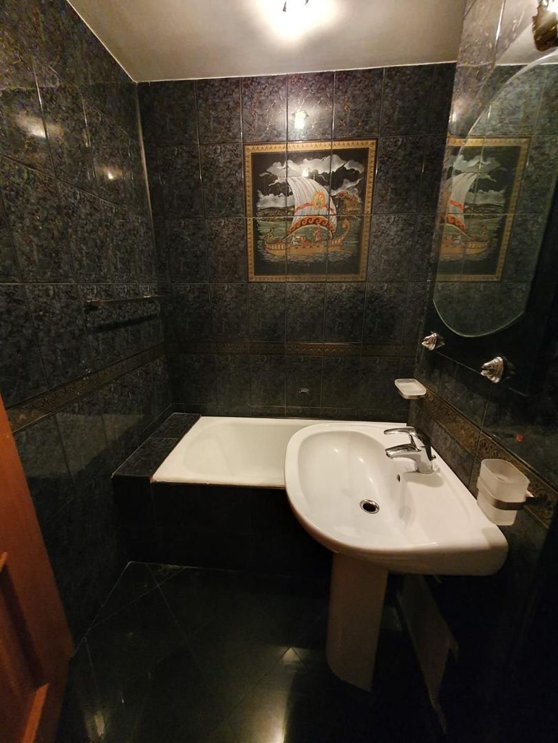 Aparament 5 camere etaj 1 zona Dambovita - Poză 10